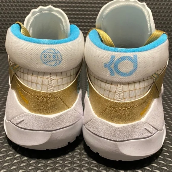 Nike Gold and White High-Top KD13 Zoom Never Worn! Men/Boys 4.5 Women 6 Nike Gold and White High-Top KD13 Zoom Never Worn! Men 4.5  main image 3